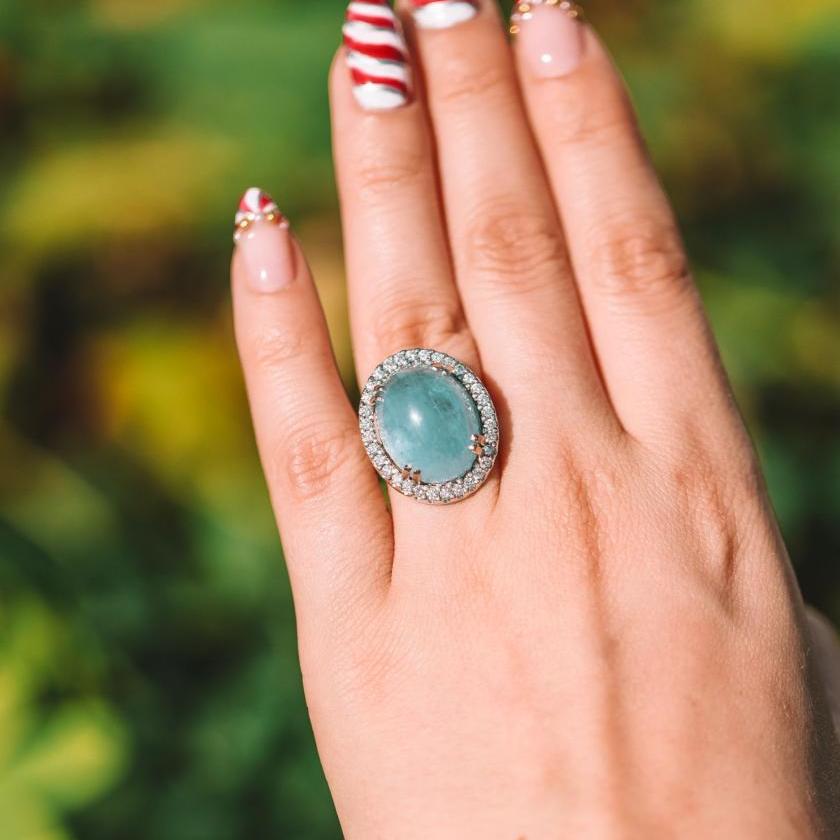 18CT WHITE GOLD AQUAMARINE & DIAMOND RING 18CT WHITE GOLD AQUAMARINE & DIAMOND RING