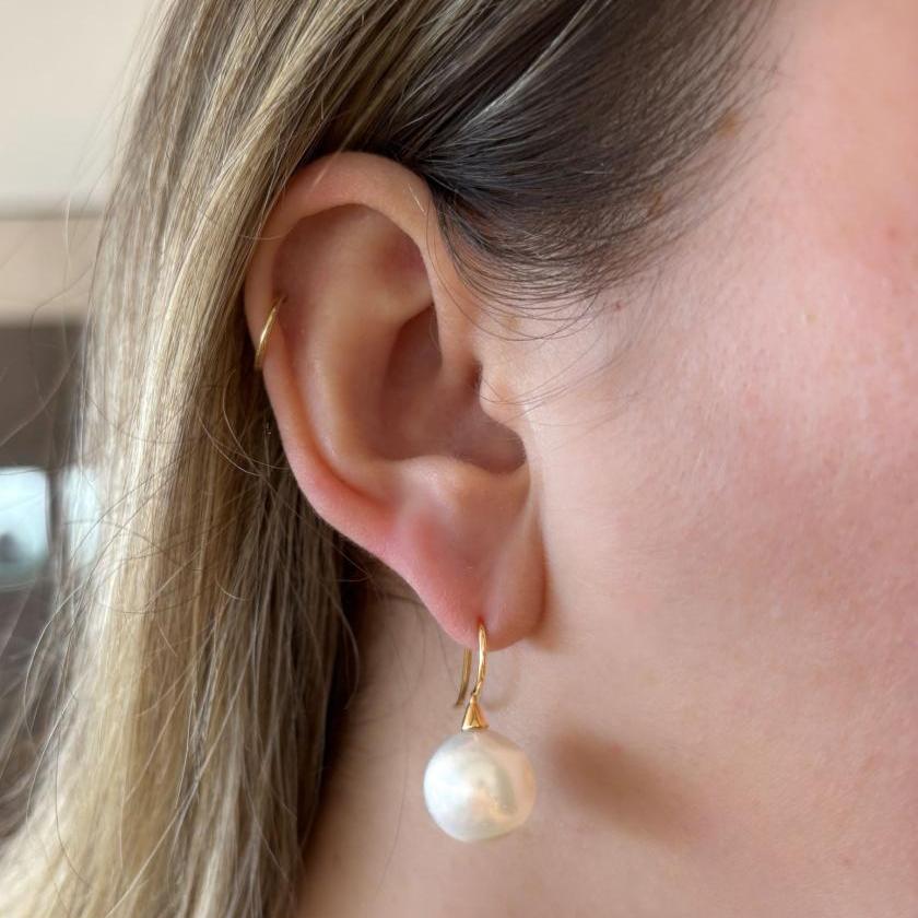 18CT YELLOW GOLD SOUTH SEA PEARL DROP EARRINGS