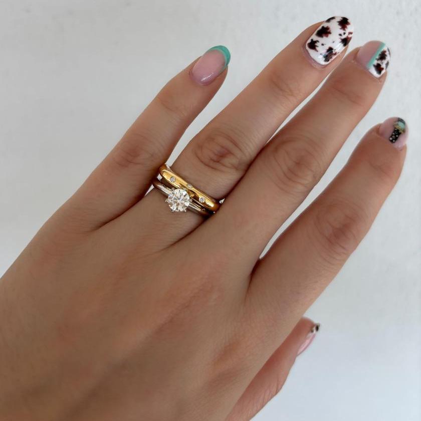 18CT YELLOW GOLD & DIAMOND SQUARE RING