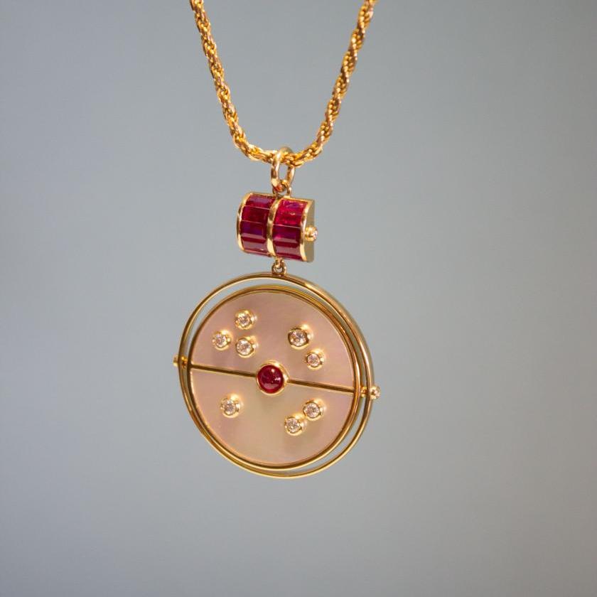 18CT YELLOW GOLD MOTHER OF PEARL & RUBY PENDANT