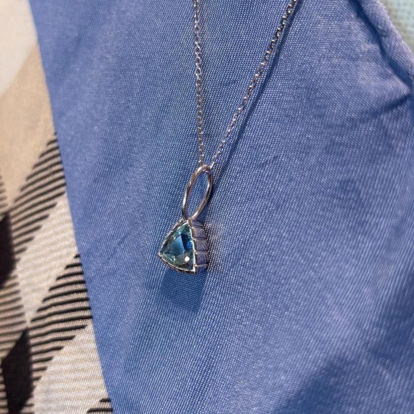 PLATINUM & AQUAMARINE PENDANT
