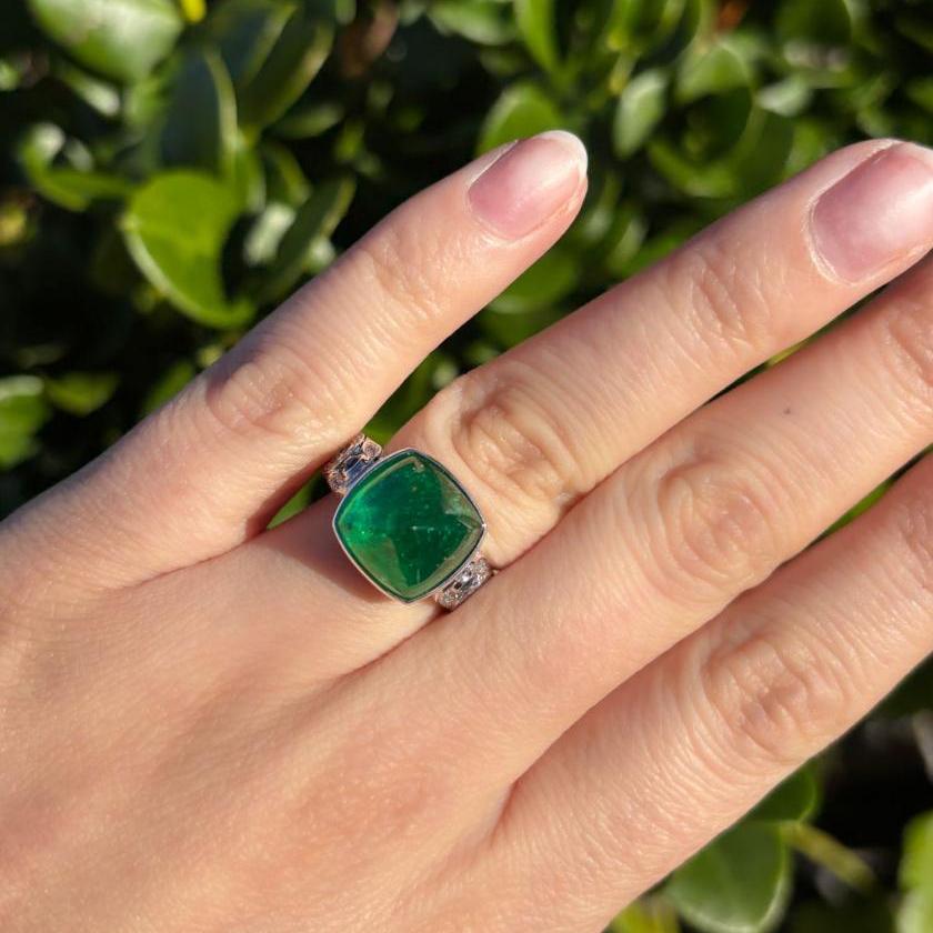 PLATINUM SUGARLOAF EMERALD RING