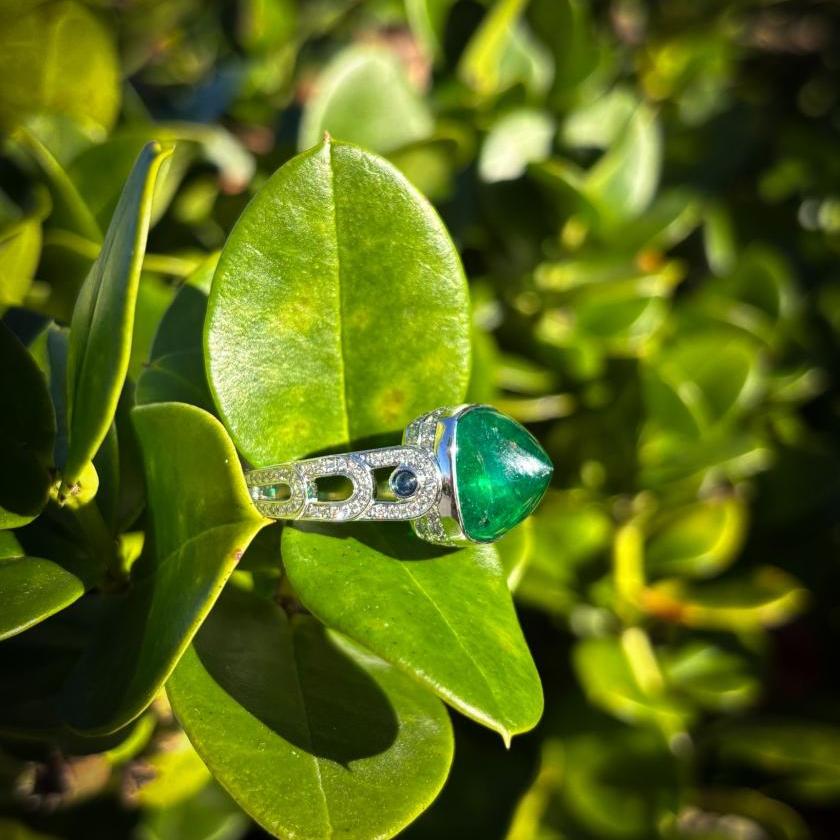 PLATINUM SUGARLOAF EMERALD RING