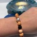 SANDALWOOD BRACELET WITH TAHITIAN PEARL AND ONYX
