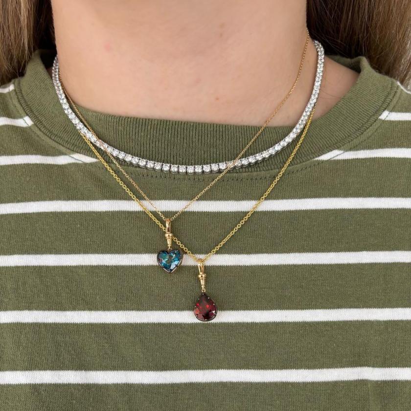 18ct Yellow Gold Garnet Pendant