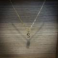 18CT YELLOW GOLD ITALIAN MADE INITIAL "S" NECKLACE