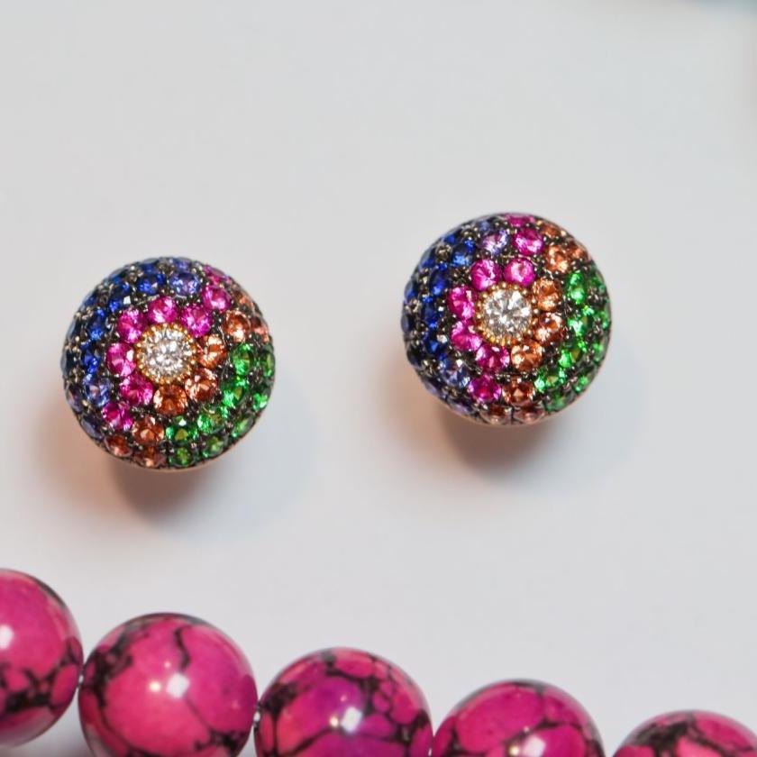 18CT YELLOWGOLD RAINBOW GEMSTONE STUDS