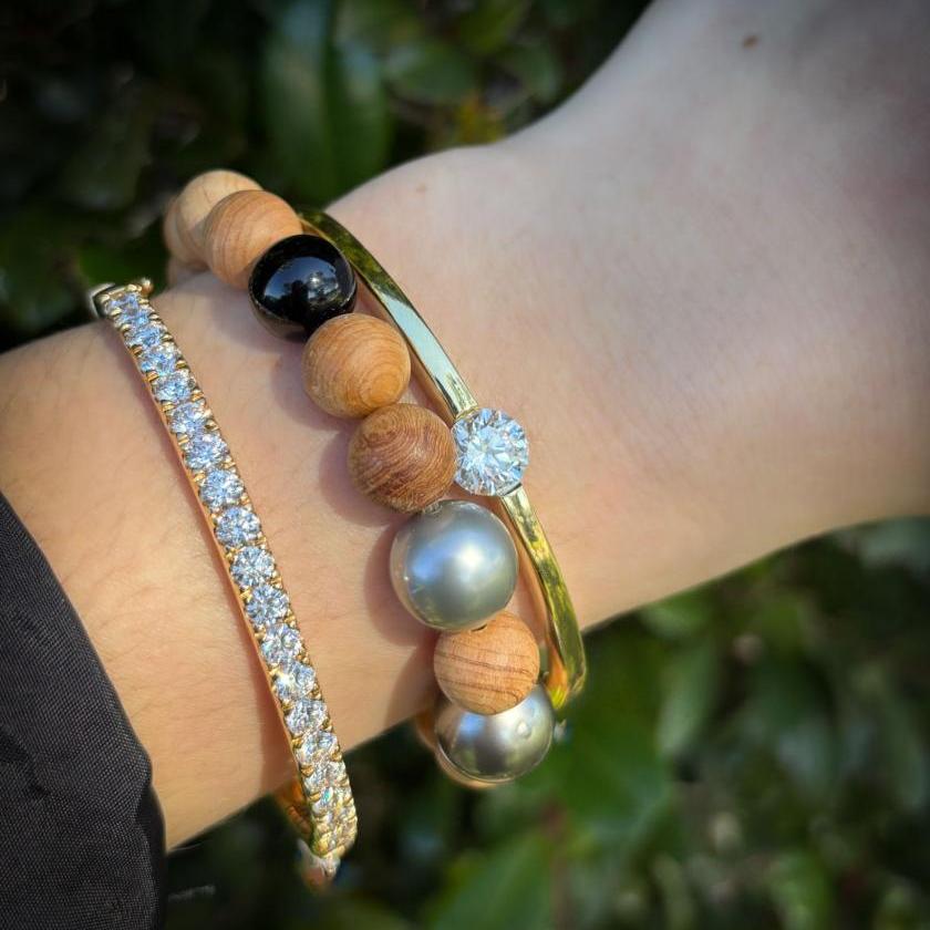 SANDALWOOD ONYX AND TAHITIAN PEARL BRACELET