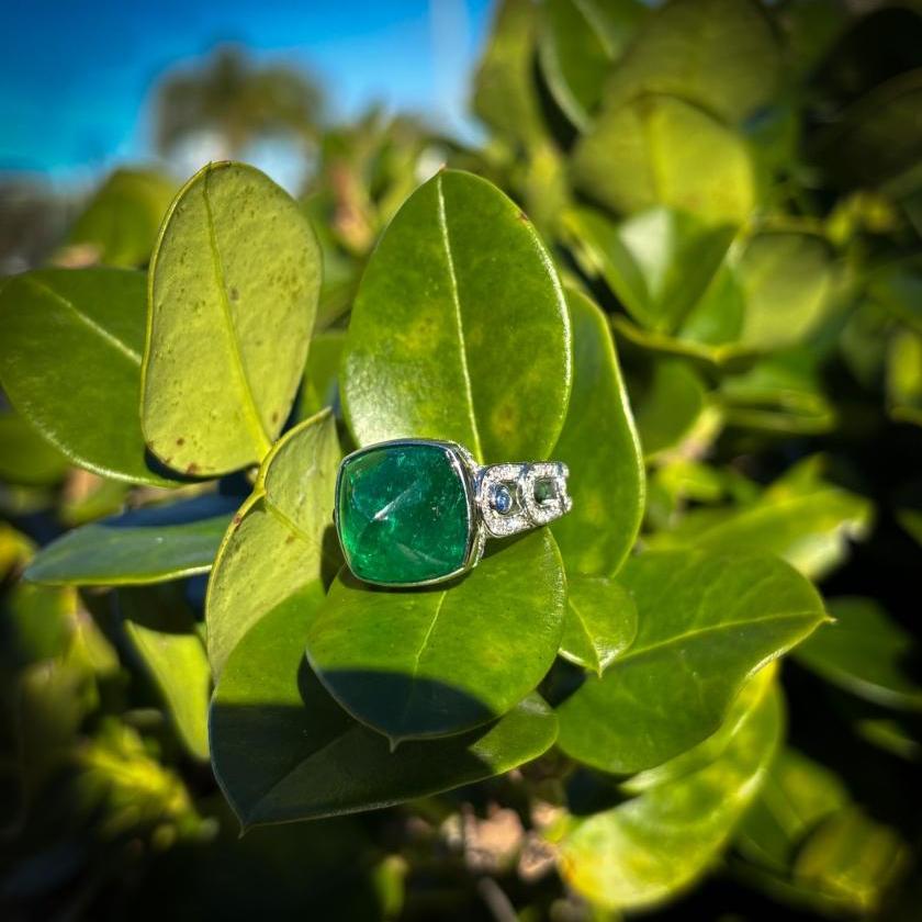 PLATINUM SUGARLOAF EMERALD RING