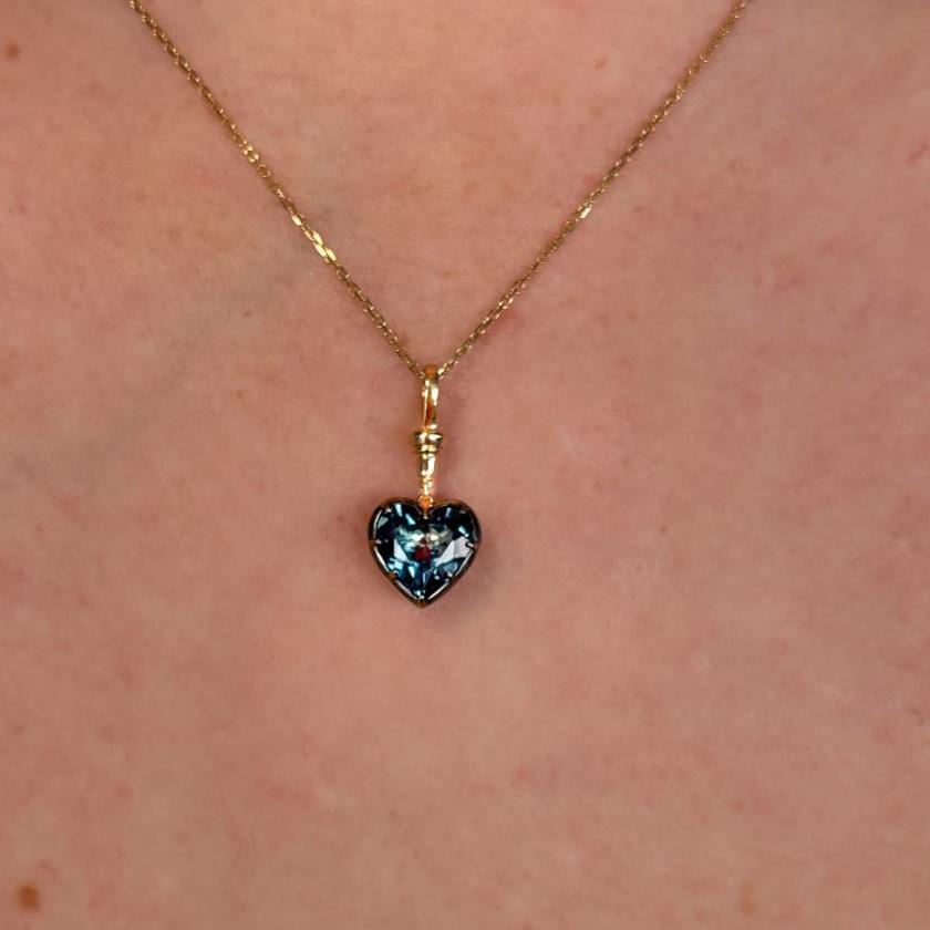 18ct Yellow Gold London Blue Topaz Pendant
