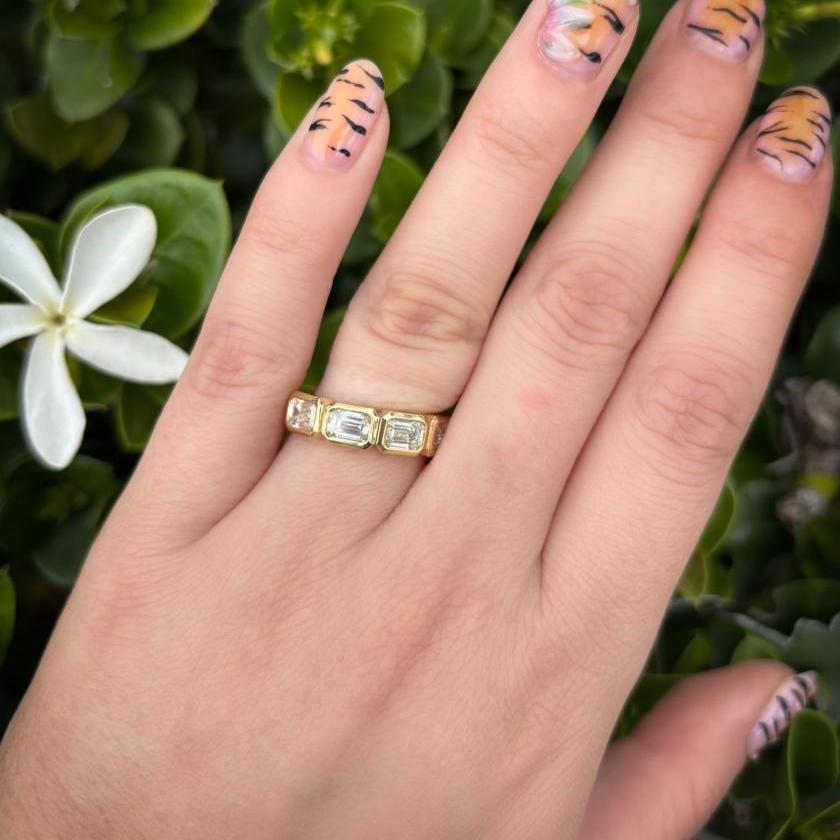 18CT YELLOW GOLD EMERALD CUT HALF ETERNITY RING