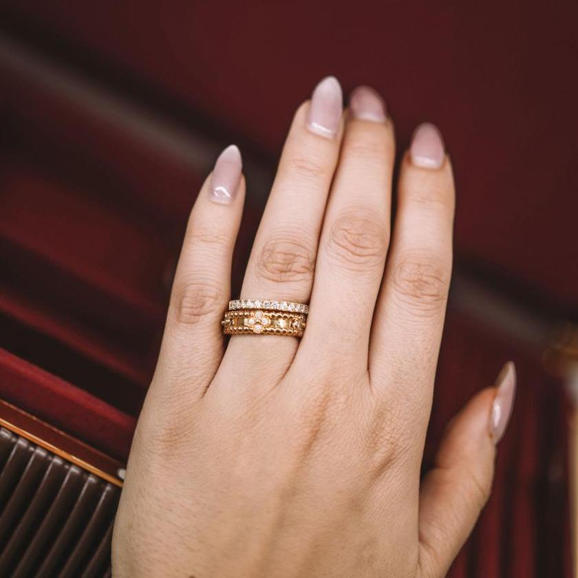 18CT YELLOW GOLD HALF ETERNITY RING