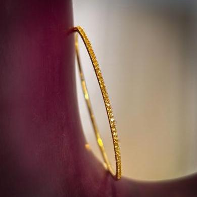 18CT YELLOW GOLD & YELLOW SAPPHIRE BANGLE