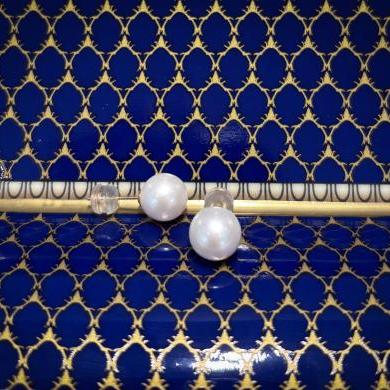18CT YELLOW GOLD FRESHWATER PEARL STUD EARRINGS