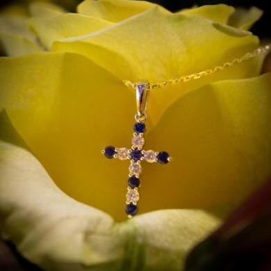 18CT WHITE GOLD DIAMOND & SAPPHIRE CROSS PENDANT