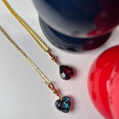 18ct Yellow Gold Garnet Pendant