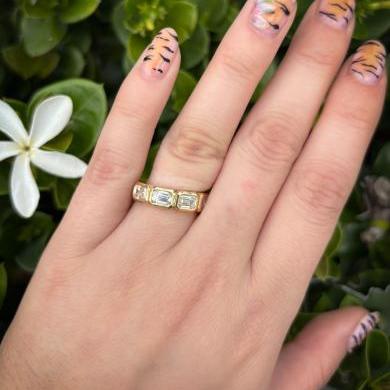 18CT YELLOW GOLD EMERALD CUT HALF ETERNITY RING