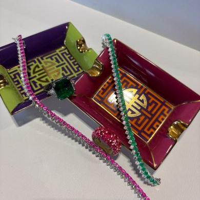 18CT WHITE GOLD DIAMOND AND EMERALD BRACELET